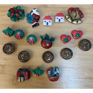 Christmas Button Covers Set Of 19 Resin Plaster Metal Backs